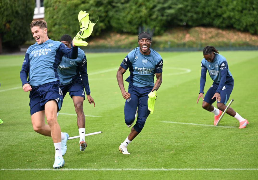 Pemain Arsenal berlatih jelang menghadapi laga panas melawan Liverpool dalam lanjutan Premier League.