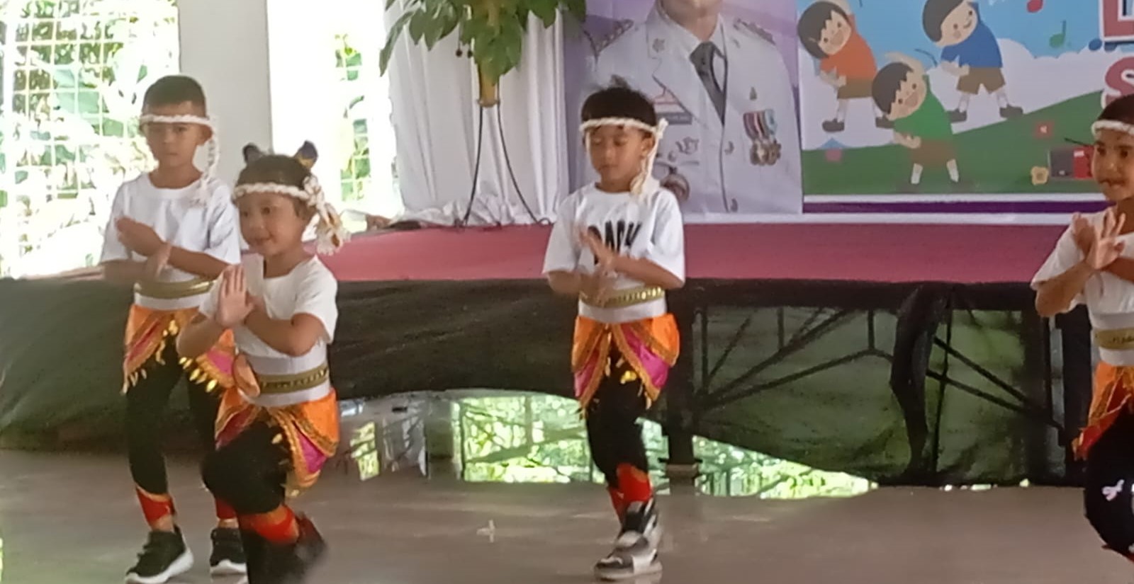 Anak-anak PAUD tampil pada lomba senam kreasi diadakan Disdik Kota Mataram di RTH Pagutan, Kota Mataram. Lomba PAUD PNF Mataram jadi ajang kreativitas anak dan guru.