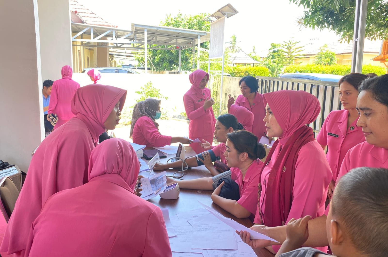 Anggota Bhayangkari Lombok Utara mengikuti Pap Smear & Vaksinasi HPV, Sabtu (30/8).