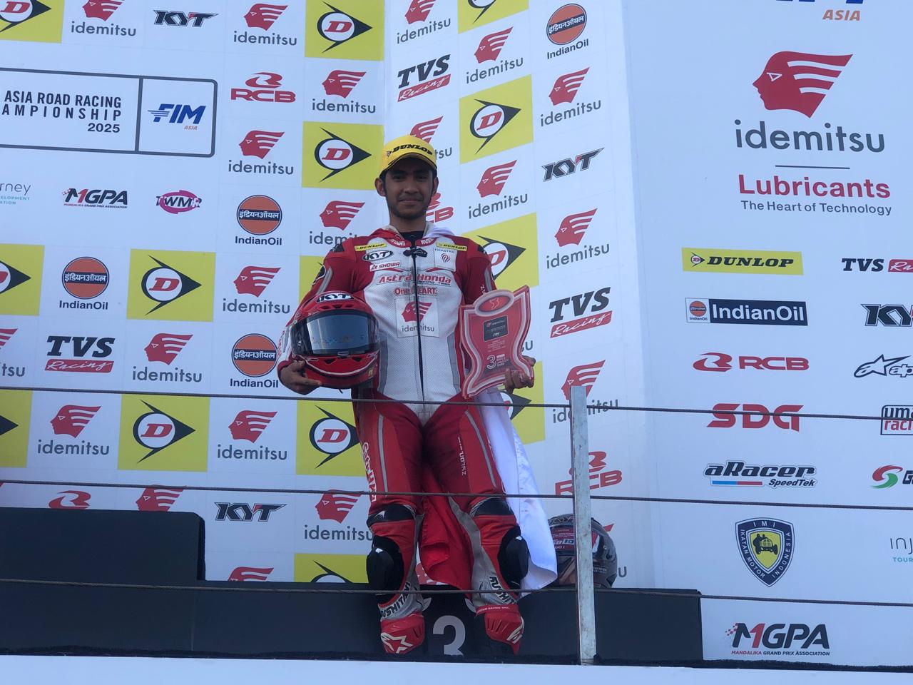 PODIUM LAGI: Pembalap asal Indonesia Andi Gilang Finish di posisi tiga ajang Asia Superbike 1000 di Sirkuit Mandalika, Minggu (31/8).