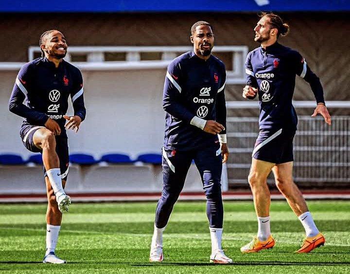 Tiga pemain timnas Prancis termasuk Adrien Rabiot yang akan bereuni di AC Milan.