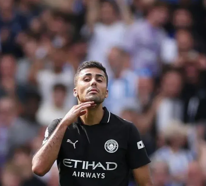 Rodri menjaga mental rekan setimnya dengan meminta untuk tetap mengangkat kepala usai kalah dari Brighton hove Albion.