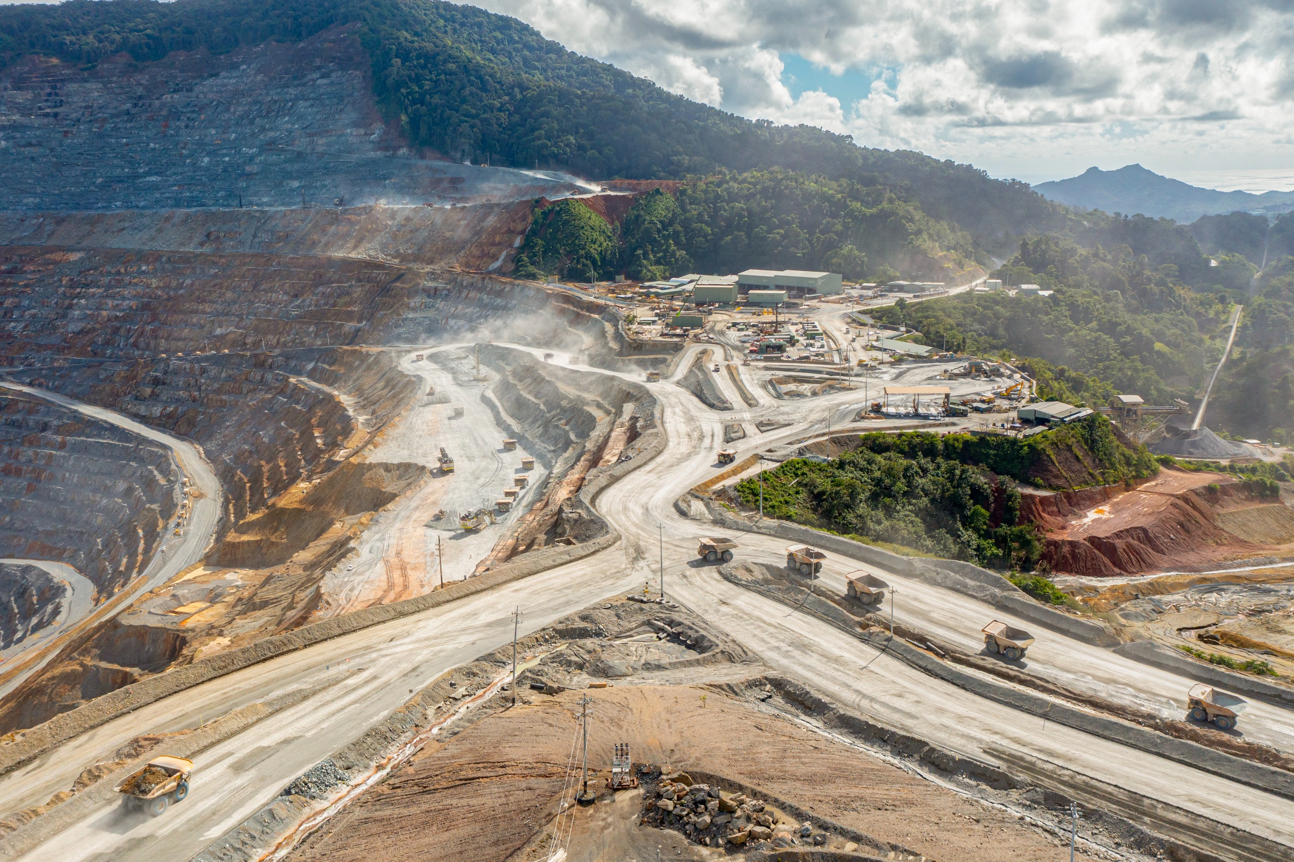 Inilah proses operasional di AMNT. Kenalan Yuk Inovasi Sistem 4D Blasting Amman Mineral Nusa Tenggara Yang Ramah Lingkungan.