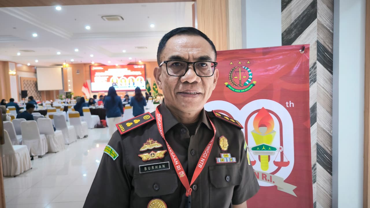 Kajari Dompu Burhanuddin.