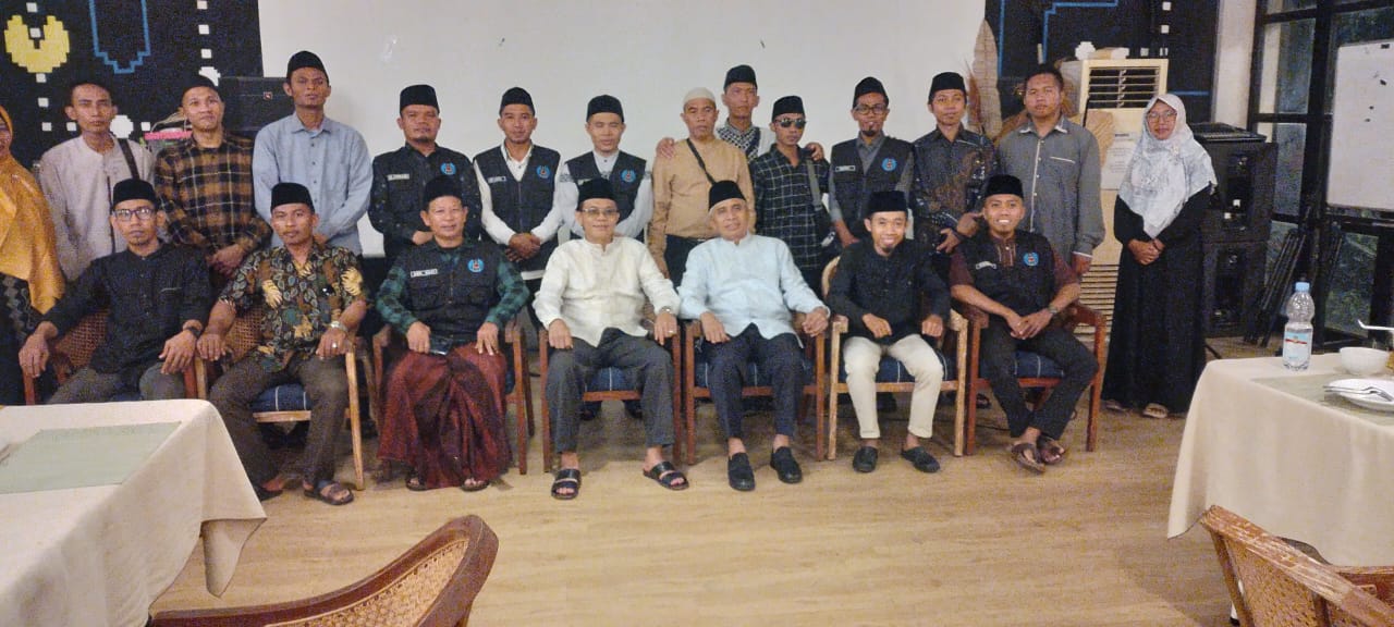Pengurus PGA Kota Mataram foto bersama anggota DPRD NTB, Minggu lalu (31/8). Pengurus imbau warga jaga kondusivitas pasca demo ricuh di DPRD NTB.