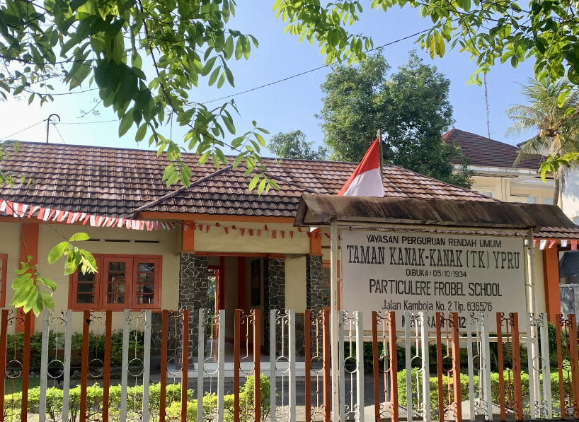 Tampak depan TK YRPU sejak 1932 di Jalan Kamboja, Kota Mataram.