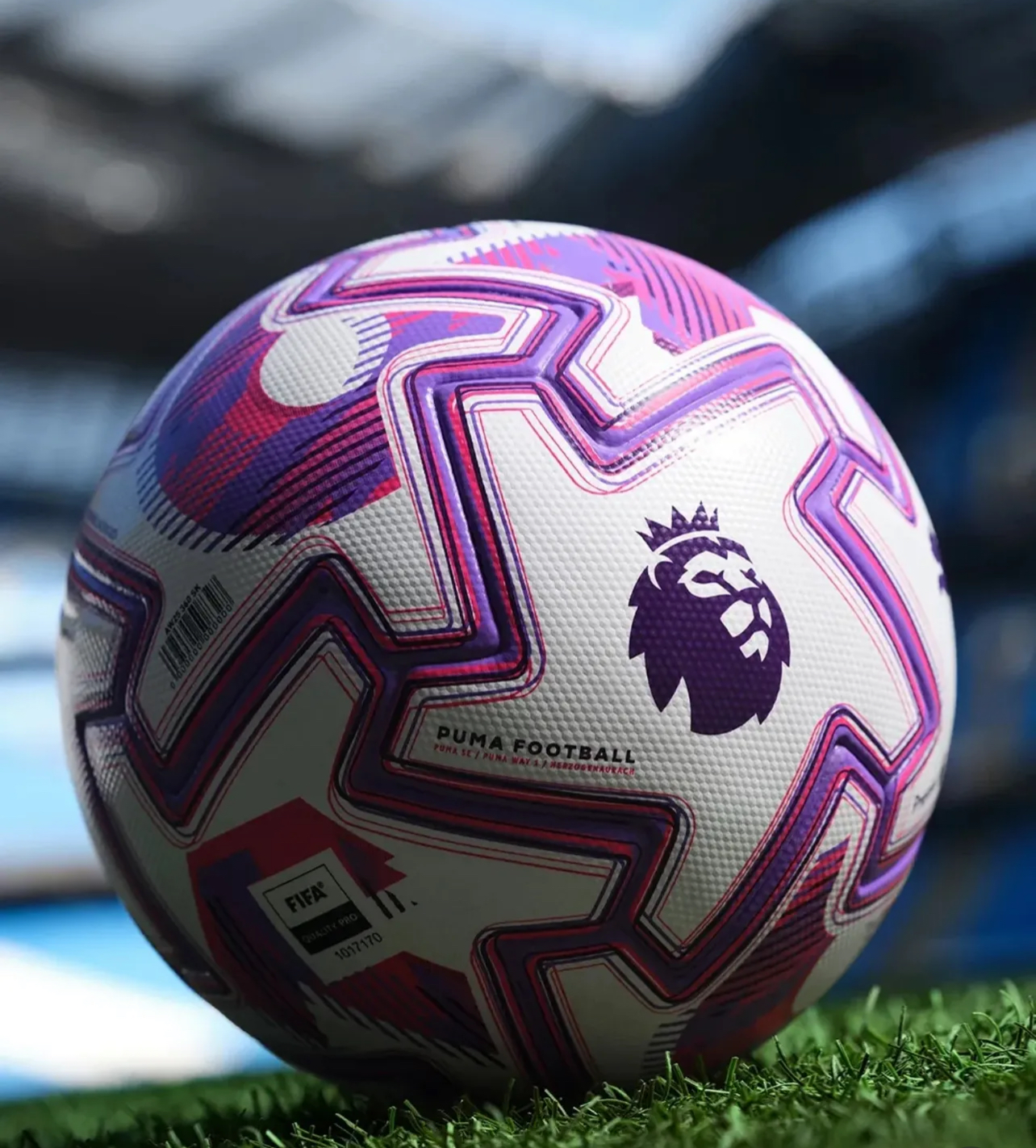Bola dari brand Puma yang baru digunakan untuk premier League musim ini menggantikan Nike.