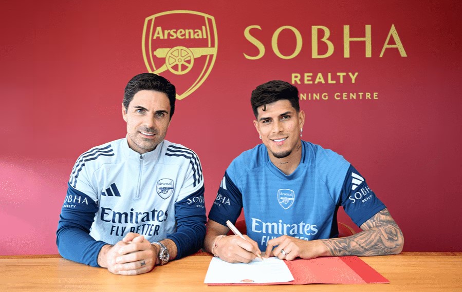 Piero Hincapie menandatangani kontrak bersama pelatih Arsenal Mikel Arteta.