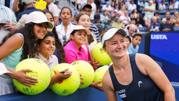 Tiga petenis Ceko, Muchova, Krejcikova, dan Vondrousova, cetak sejarah dengan lolos ke perempat final US Open 2025 untuk pertama kalinya.