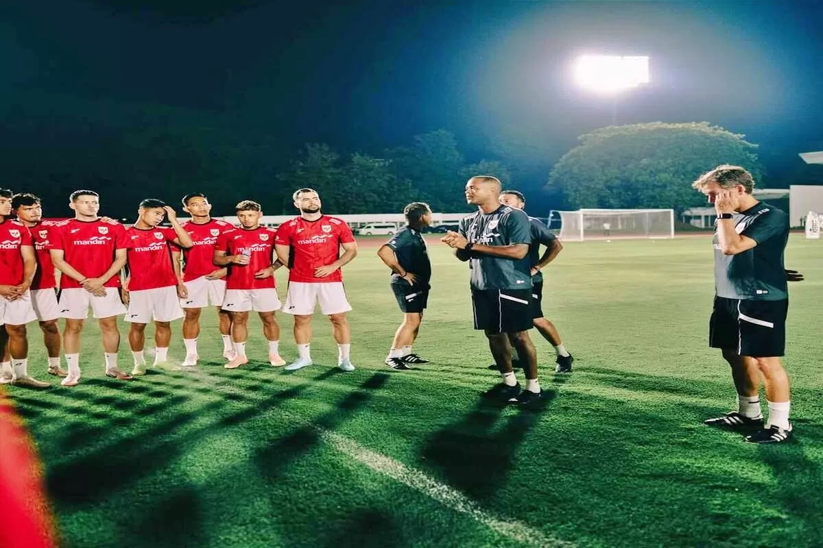 Skuad Garuda bersama Patrick Kluivert pada sesi latihan terakhir ronde tiga Kualifikasi Piala Dunia 2026.(Instagram/PatrickKluivert9)