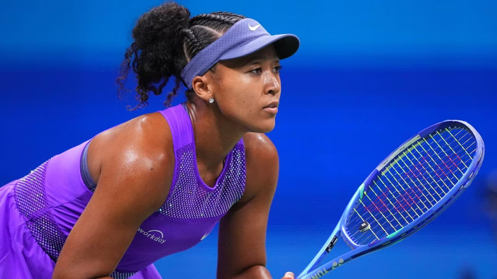 Naomi Osaka kalahkan Karolina Muchova 6-4, 7-6(3) di perempat final US Open 2025. Osaka lolos ke semifinal pertamanya sebagai seorang ibu.