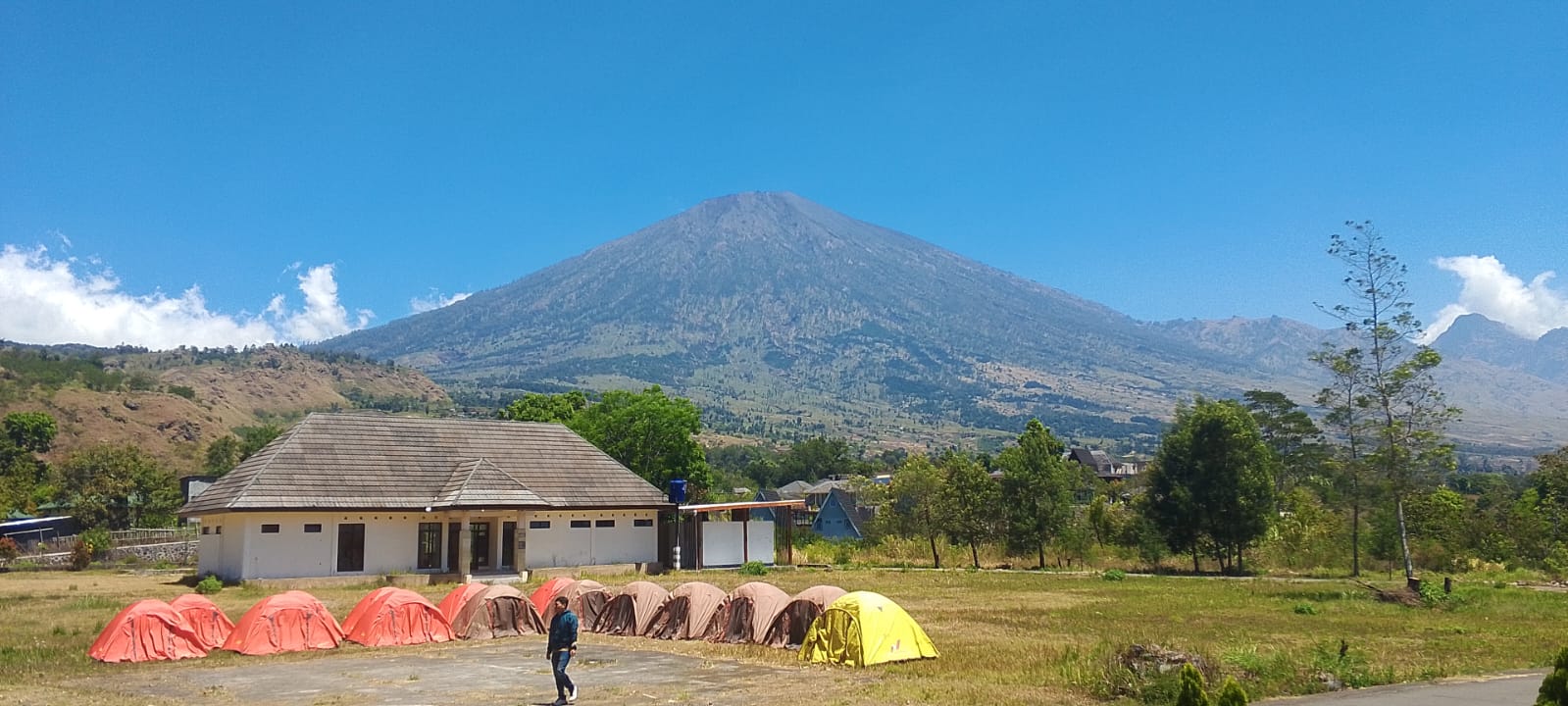 Sembalun Surga untuk Pencinta Camping dengan Pemandangan Rinjani, Gunakan Damri dari Mataram Hanya Rp 50 Ribu. (NURUL/LOMBOK POST)