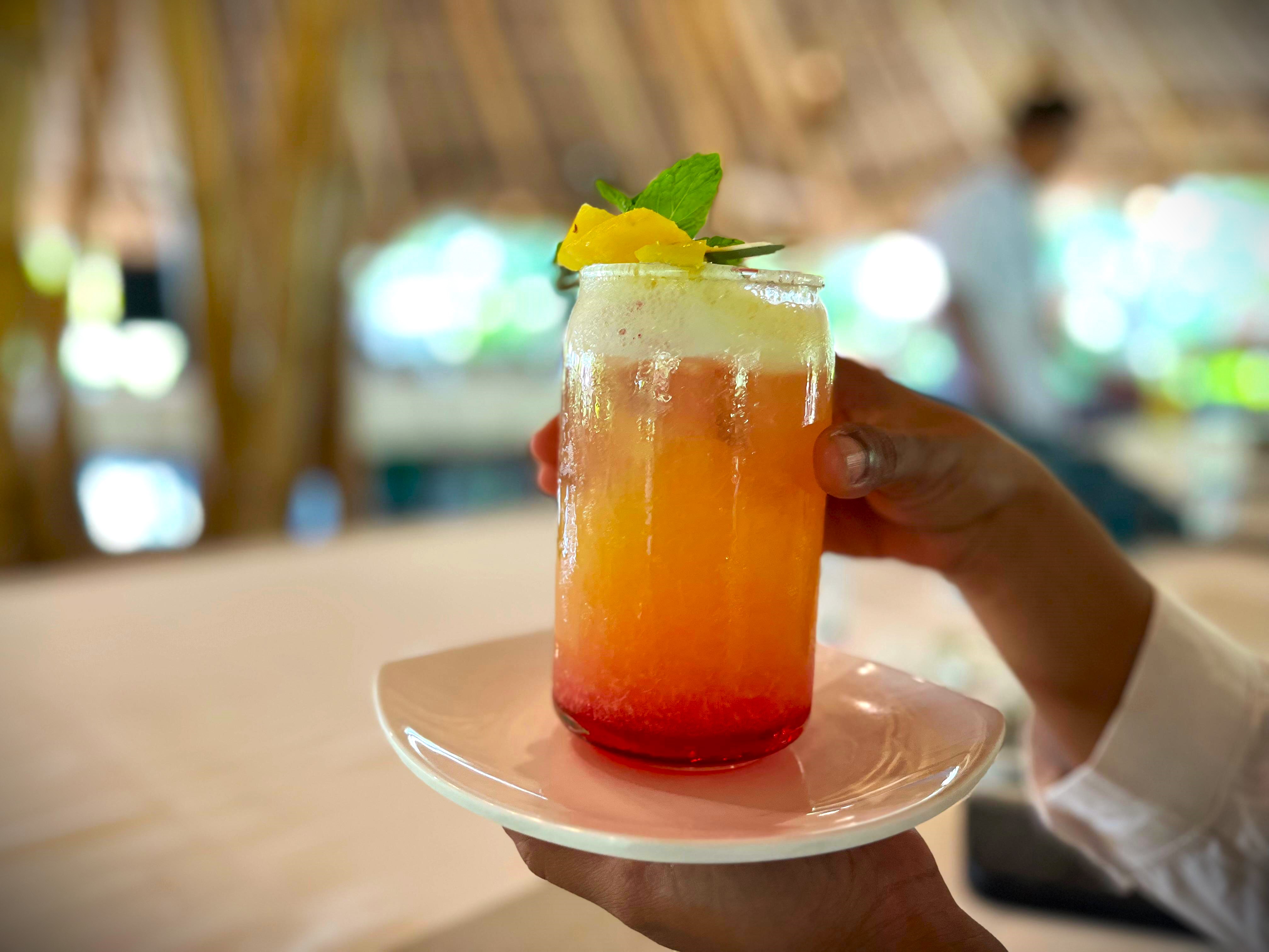 MENYEGARKAN: Minuman unik dan menyegarkan bernama Pinay Berry ala Dapoer Sasak Udayana.