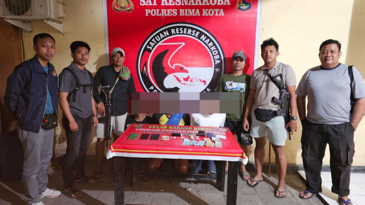 Tiga pengedar dan pemakai sabu diamankan di Polres Bima Kota, Jumat (5/9).