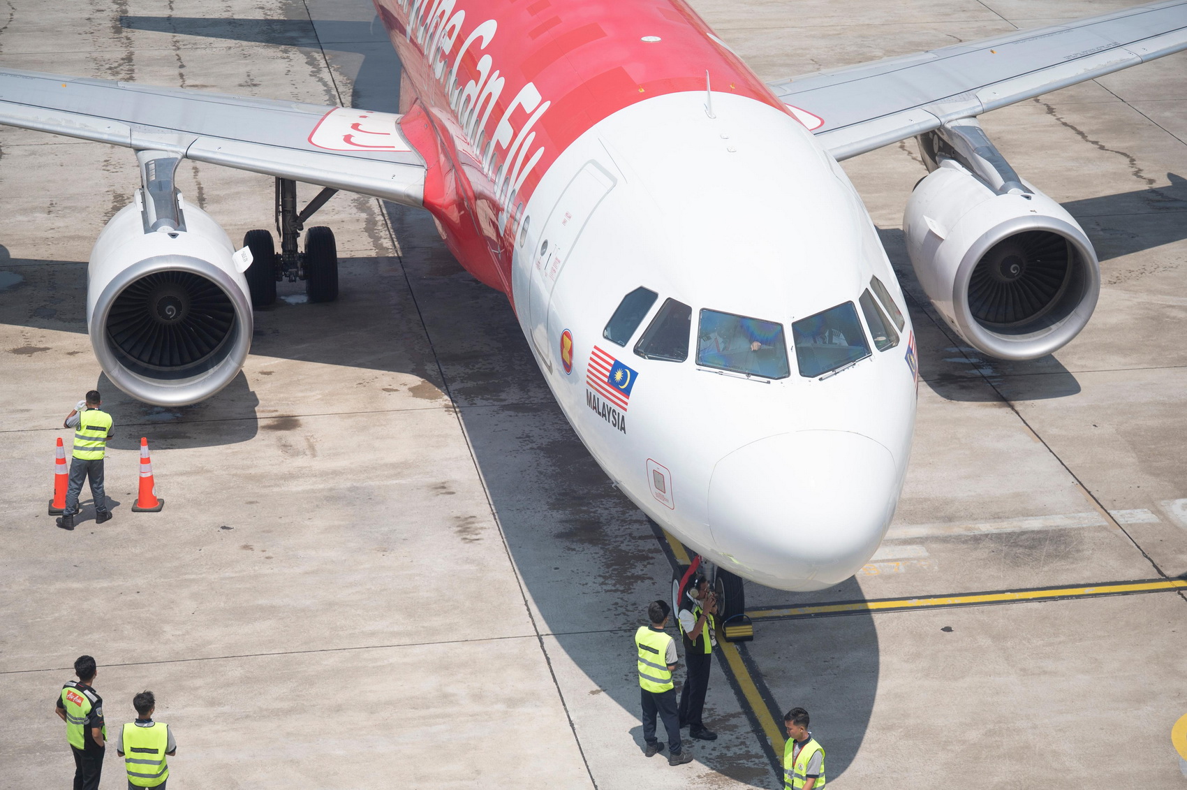 MENDARAT: Pesawat Wings Air rute Surabaya&ndash;Banyuwangi mendarat di Bandara Banyuwangi beberapa waktu lalu. Setelah sempat berhenti beroperasi, jalur itu akan dibuka