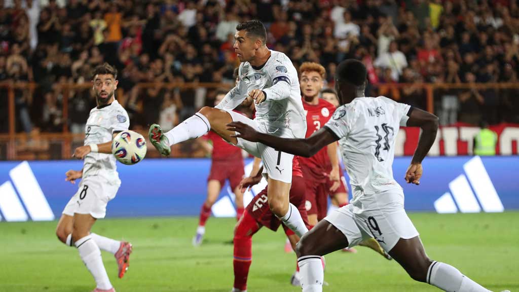 Cristiano Ronaldo  mencetak gol keduanya saat melawan Armenia dalam laga Kualifikasi Piala Dunia Zona Eropa, dinihari tadi.