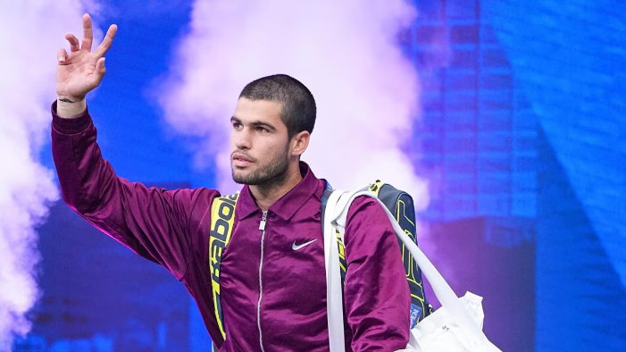 Carlos Alcaraz juara US Open 2025 usai kalahkan Jannik Sinner. Rebut No. 1 dunia dan targetkan Australia Open demi karir Grand Slam.