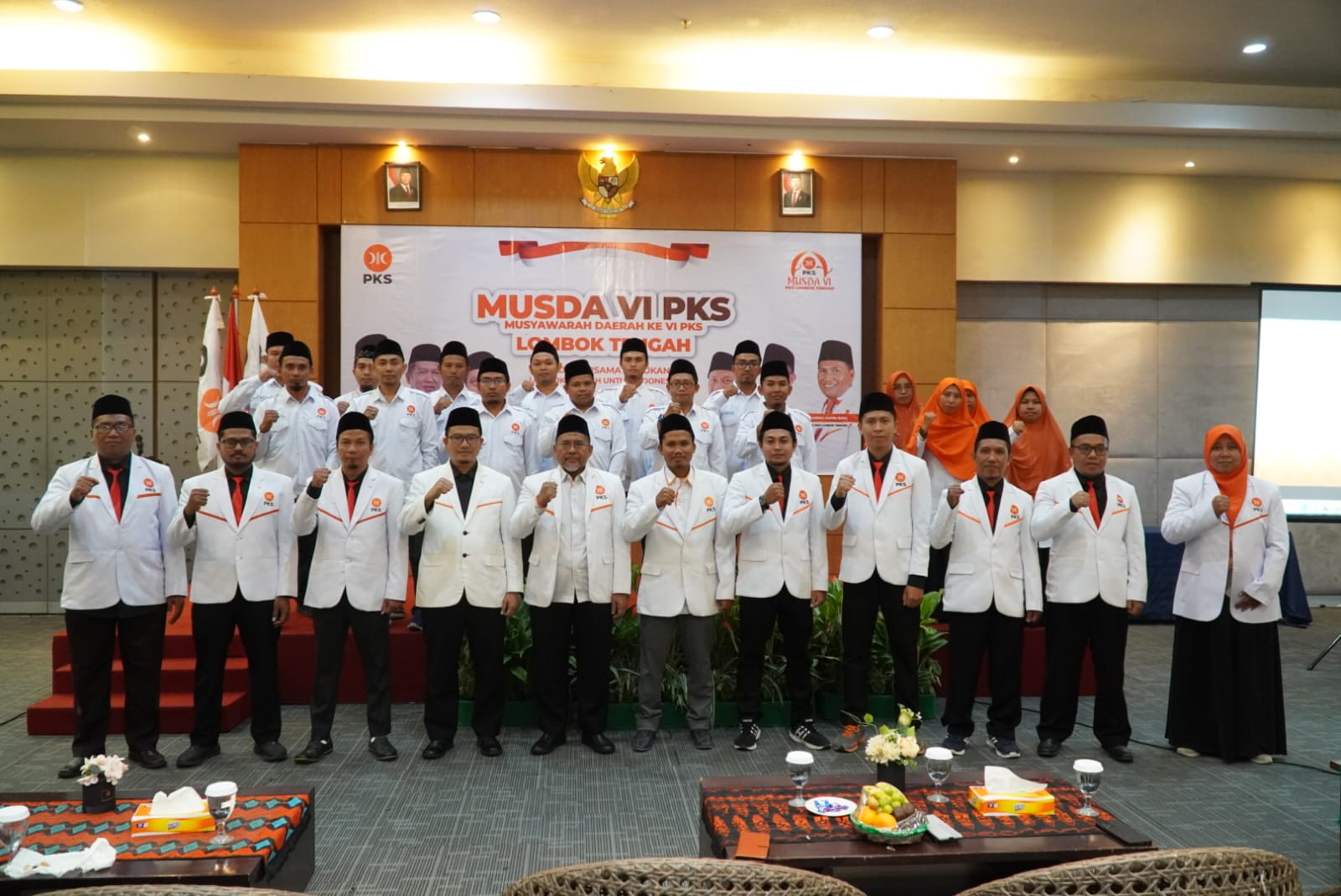 Seluruh pengurus baru PKS Lombok Tengah Periode 2025&ndash;2030 foto bersama usai Musda VI PKS Loteng di Hotel Illira Lombok, Sabtu (6/9)