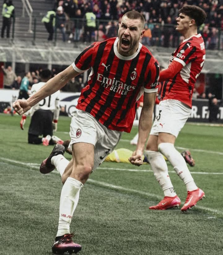 Strahinja Pavlovic, bek AC Milan yang terus tumbuh dan berkembang.