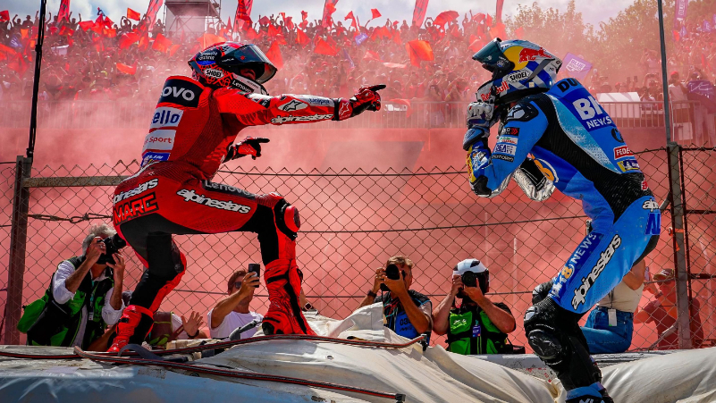 Alex Marquez menangi MotoGP Catalunya 2025 usai kalahkan Marc Marquez. Kemenangan ini tunda match point sang kakak menuju gelar juara dunia.