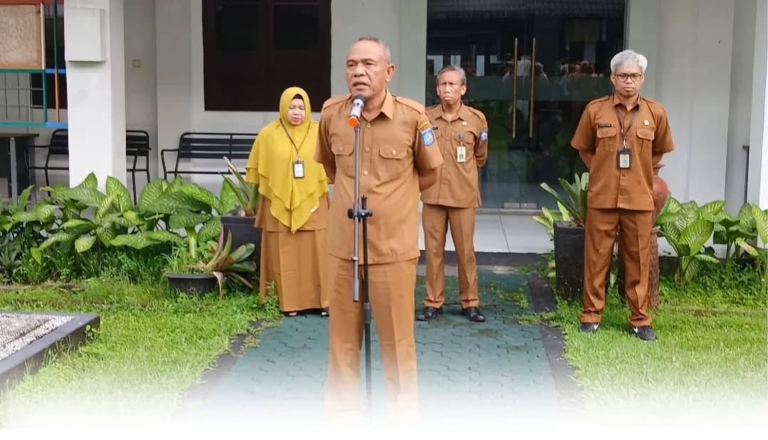 Plt Inspektorat NTB Zuliadi saat memimpin apel, belum lama ini.