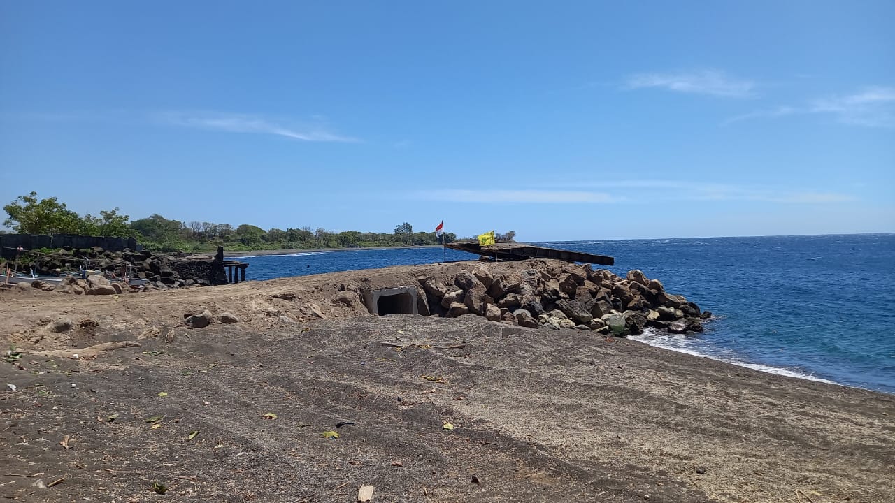 BEROPERASI LAGI: Dermaga Kayangan untuk mengangkut material proyek pembangunan pemecah ombak di Gili Meno, saat ini kembali dibuka.