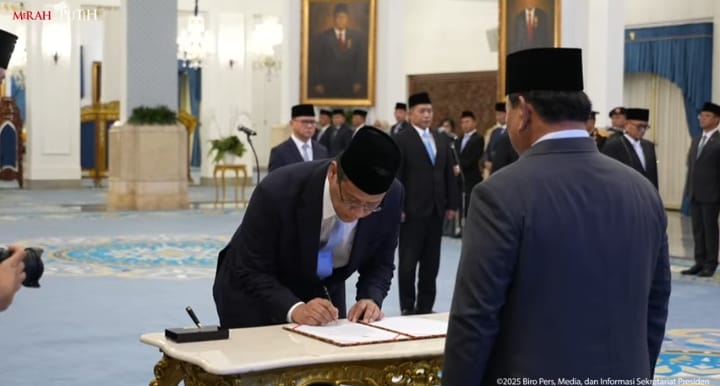 Menteri Keuangan Purbaya Yudhi Sadewa saat dilantik dalam reshuffle Kabinet Merah Putih, Senin (8/9).