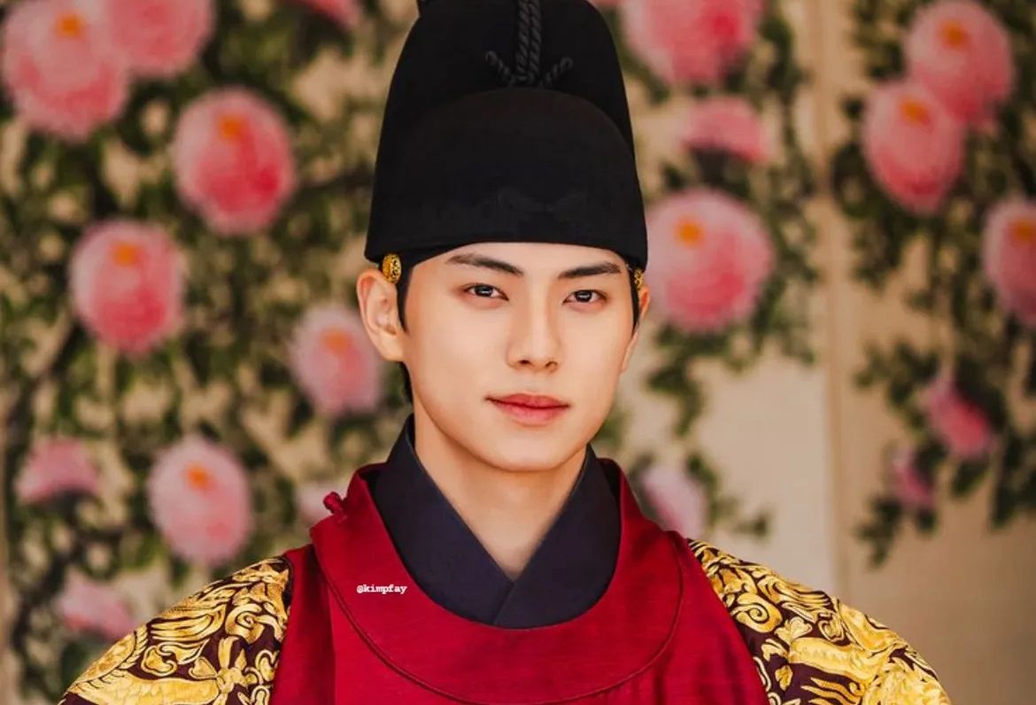 Profil lee chae min, pemeran raja tiran di drama bon appetit your majesty