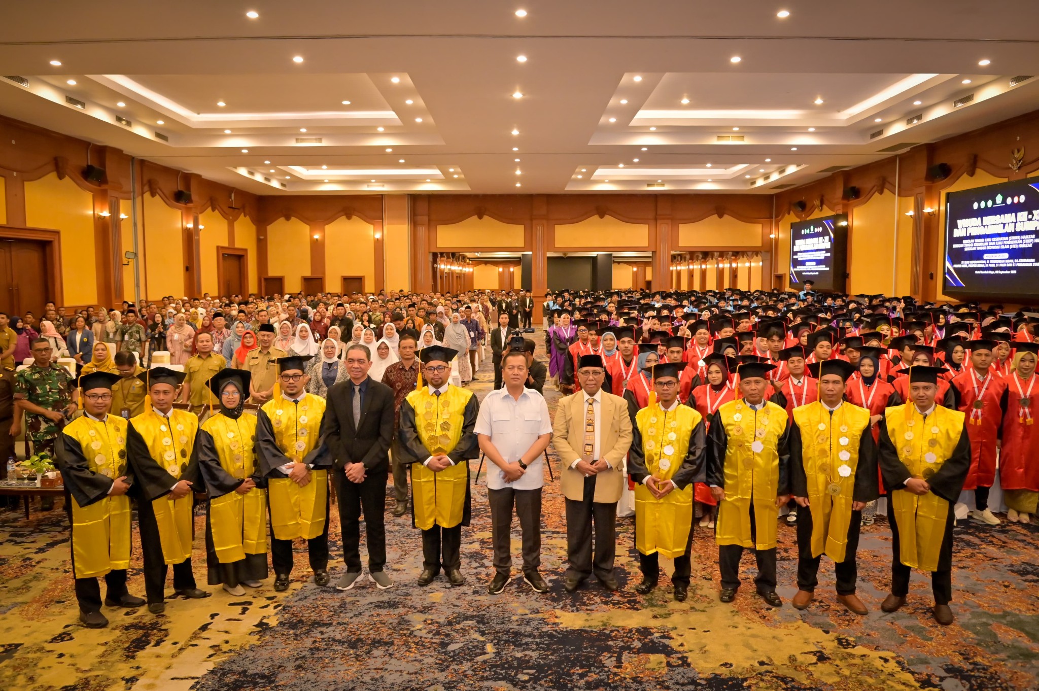 Foto bersama pihak Yayasan Maraqitta