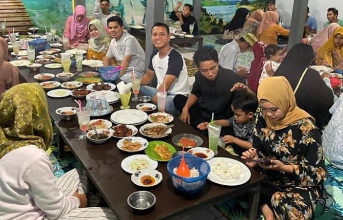 Lesehan Taliwang Cakra tempat kuliner di Lombok Tengah untuk kumpul keluarga