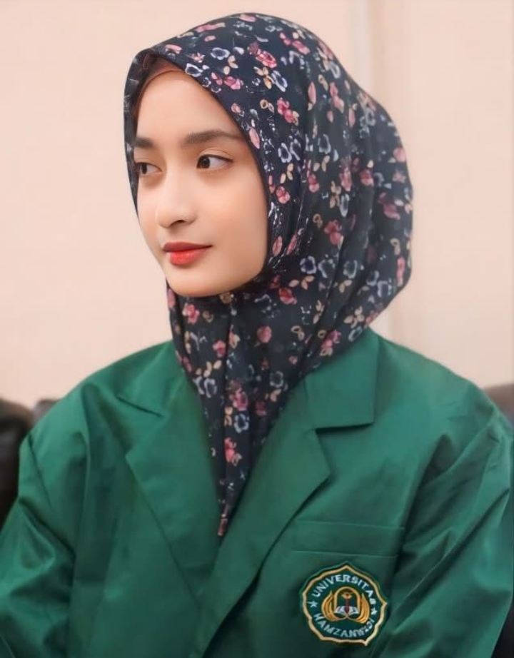 Tahun 2025 ini, seorang gadis cantik asal Thailand, Nasria Cheheng bergabung dengan Universitas Hamzanwadi.