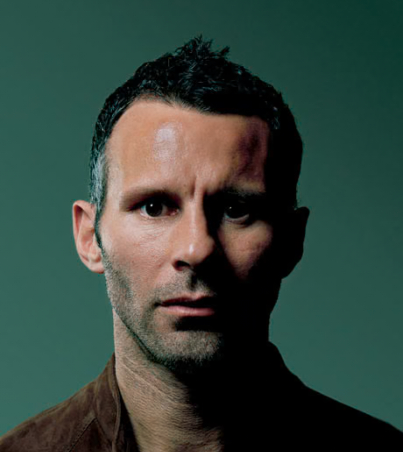Ryan Giggs dicoret dari Hall of Fame Premier League 2025. Adiknya kritik, menyebut penghargaan sudah palsu meski Giggs berjasa besar.
