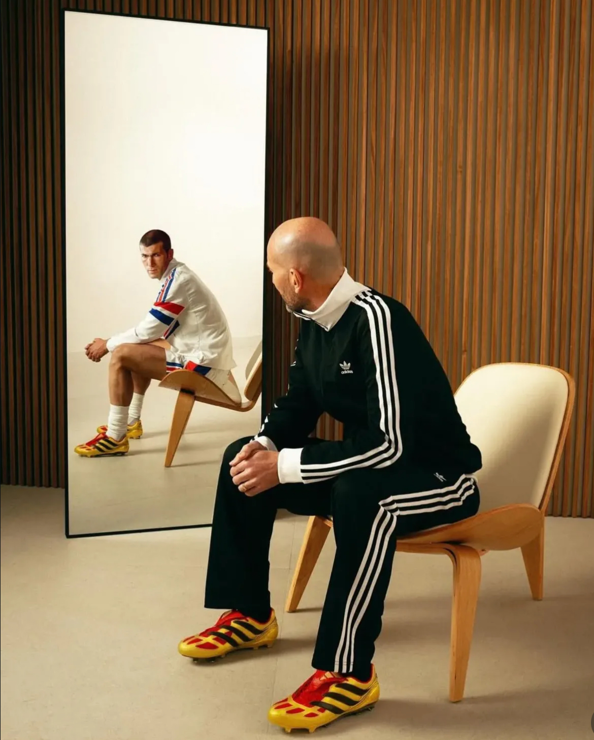 Zinedine Zidane beri sinyal comeback ke dunia kepelatihan. Disebut siap gantikan Didier Deschamps di Timnas Prancis usai Piala Dunia 2026.