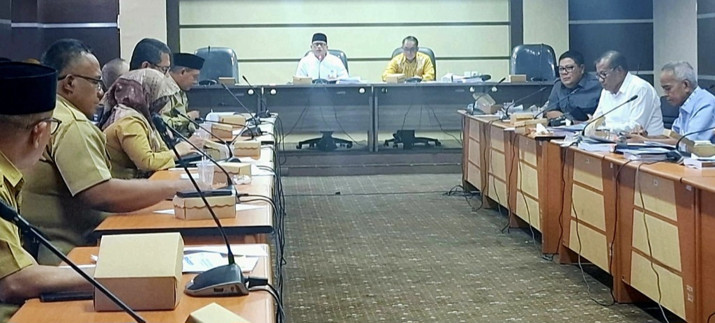 Komisi IV DPRD NTB menggelar rapat bersama mitra kerja, Selasa (9/9). Rapat membahas tentang progres serapan anggaran setiap OPD.