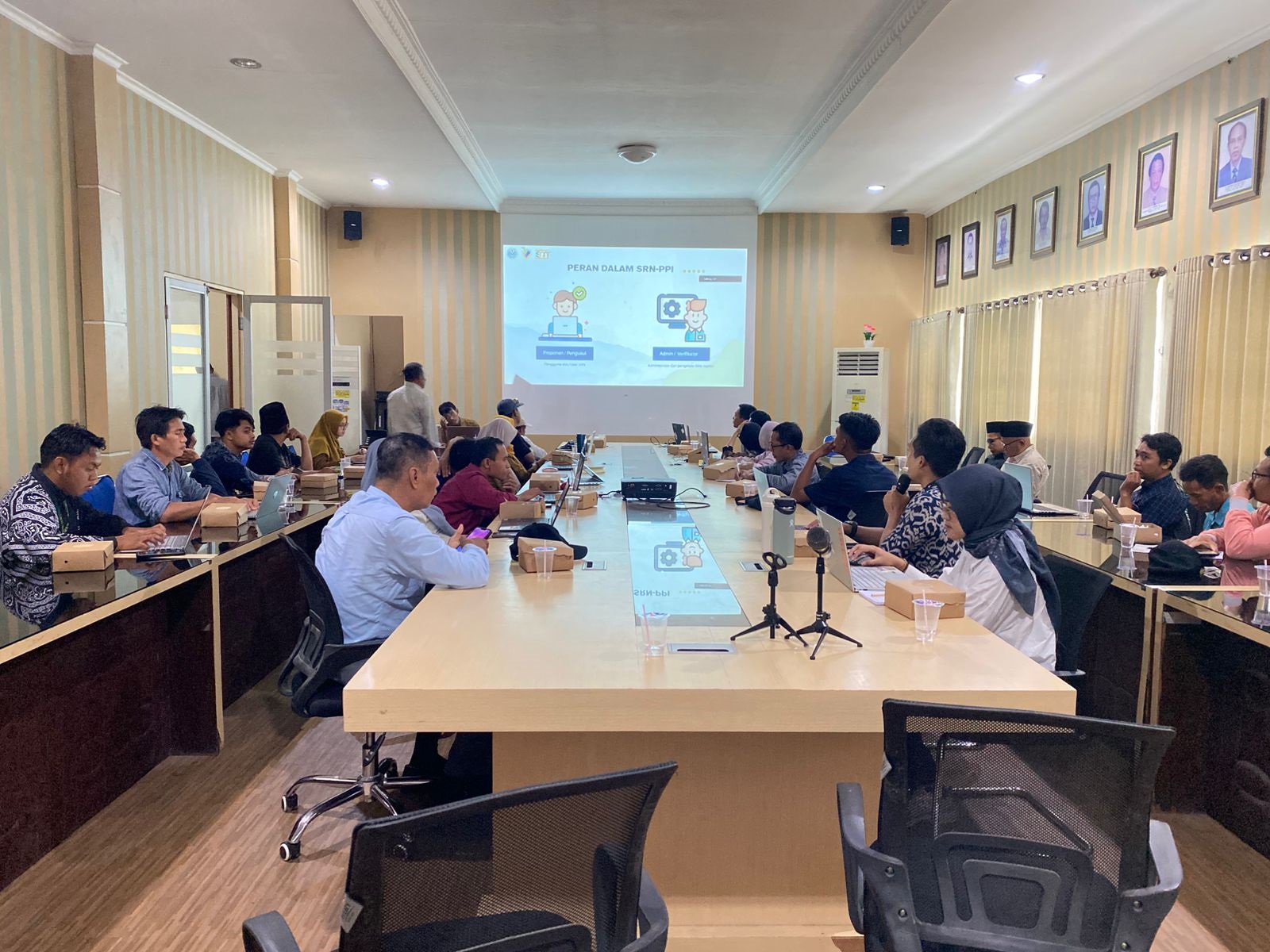 Pelatihan pengenalan aplikasi SRN dan BPDLH yang digelar Dinas LHK Provinsi NTB yang melibatkan sejumlah komunitas Program Kampung Iklim (9/9).