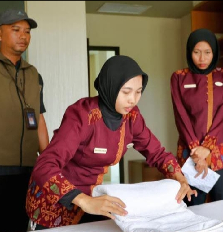 Mahasiswi Poltekpar Lombok praktik langsung di De Balen Soultan Hotel Lombok