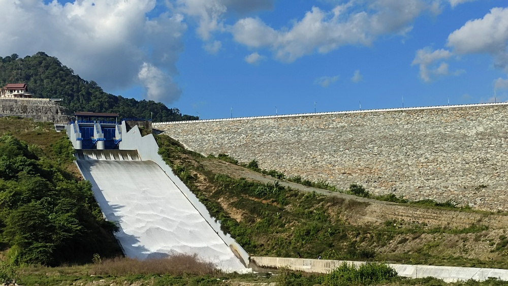 Proyek irigasi bendungan Bintang Bano di Kecamatan Brang Rea, KSB diduga melanggar aturan mutu beton.