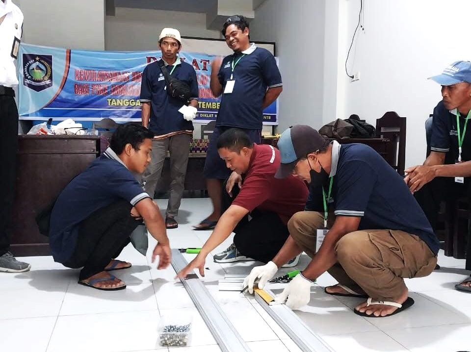 Dkukm ntb latih warga miskin ekstrem jadi wirausahawan mandiri