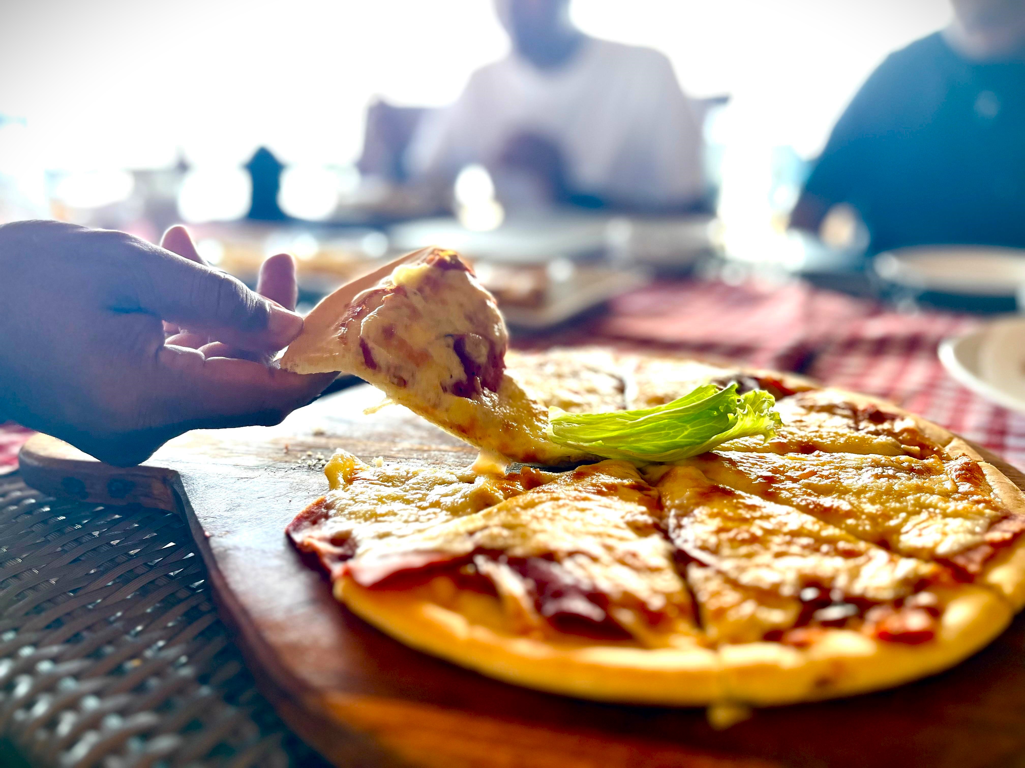Pizza Margherita, kelezatan italia di tepi pantai senggigi