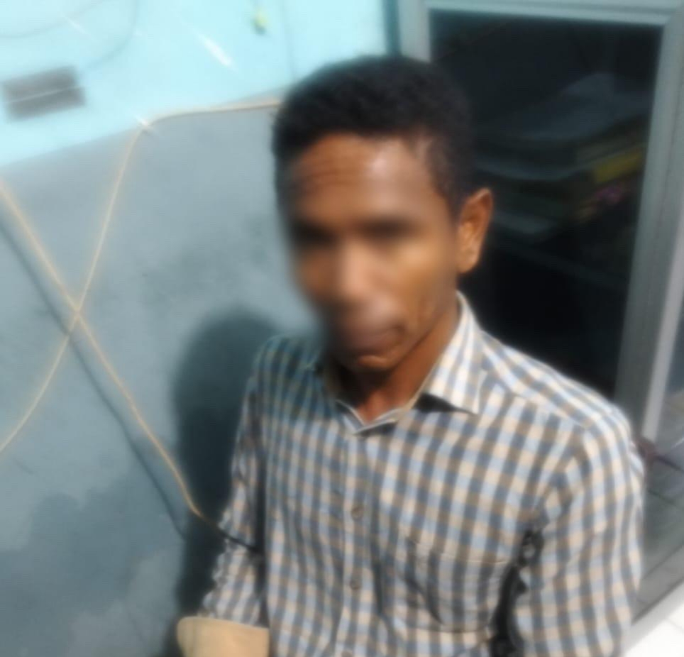 Pelaku A diamankan anggota Polsek Woja, Kamis malam (11/9).