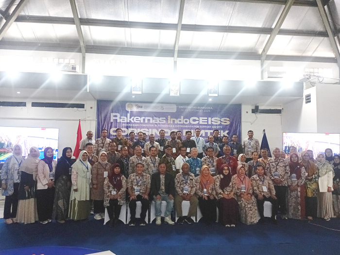 Foto bersama seluruh Peserta Rakernas IndoCEISS, CORISINDO dan Bimtek Akreditasi Infokom 2025.