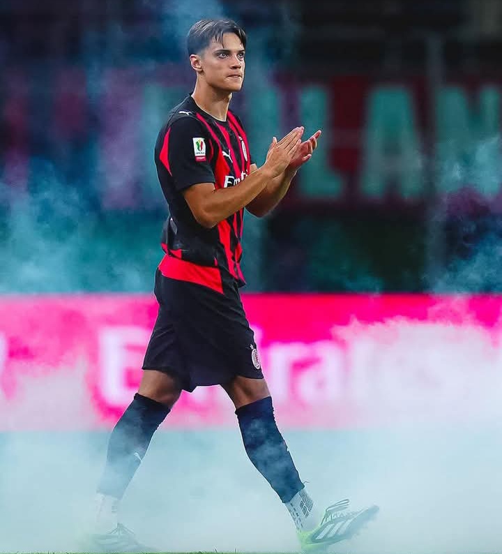 Samuele Ricci, pemain muda AC Milan yang harus menunjukkan kemampuan terbaiknya agar mendapat kesempatan bermain.