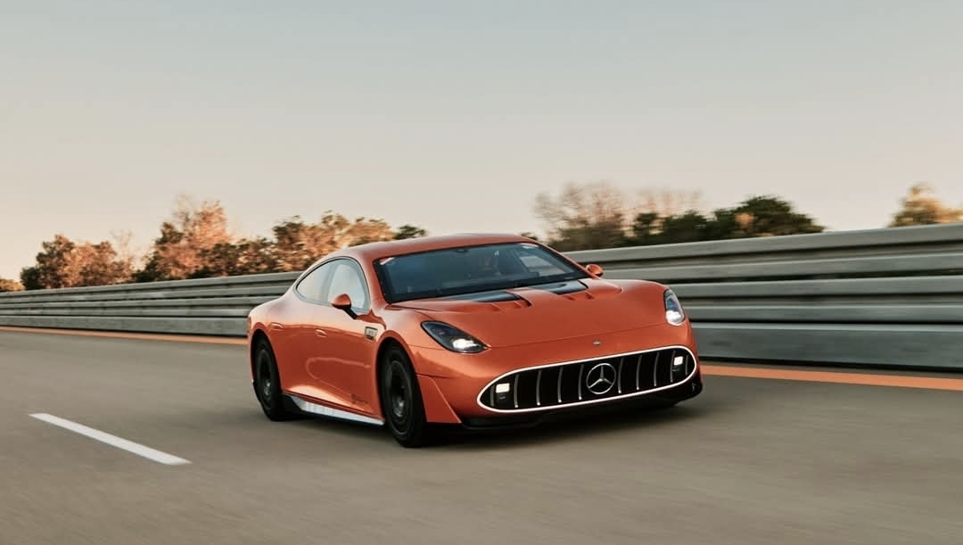 Dalam uji ketahanan, Mercedes-AMG GT XX sukses menempuh jarak total 40.075 km atau setara mengelilingi khatulistiwa bumi, hanya dalam waktu kurang dari delapan hari. (istimewa)