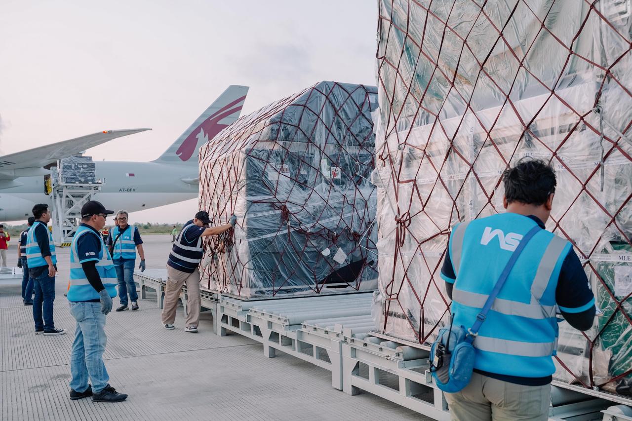 Suasana kedatangan logistik MotoGP tahun lalu di Bandara Internasional Zainuddin Abdul Madjid, Lombok Tengah.