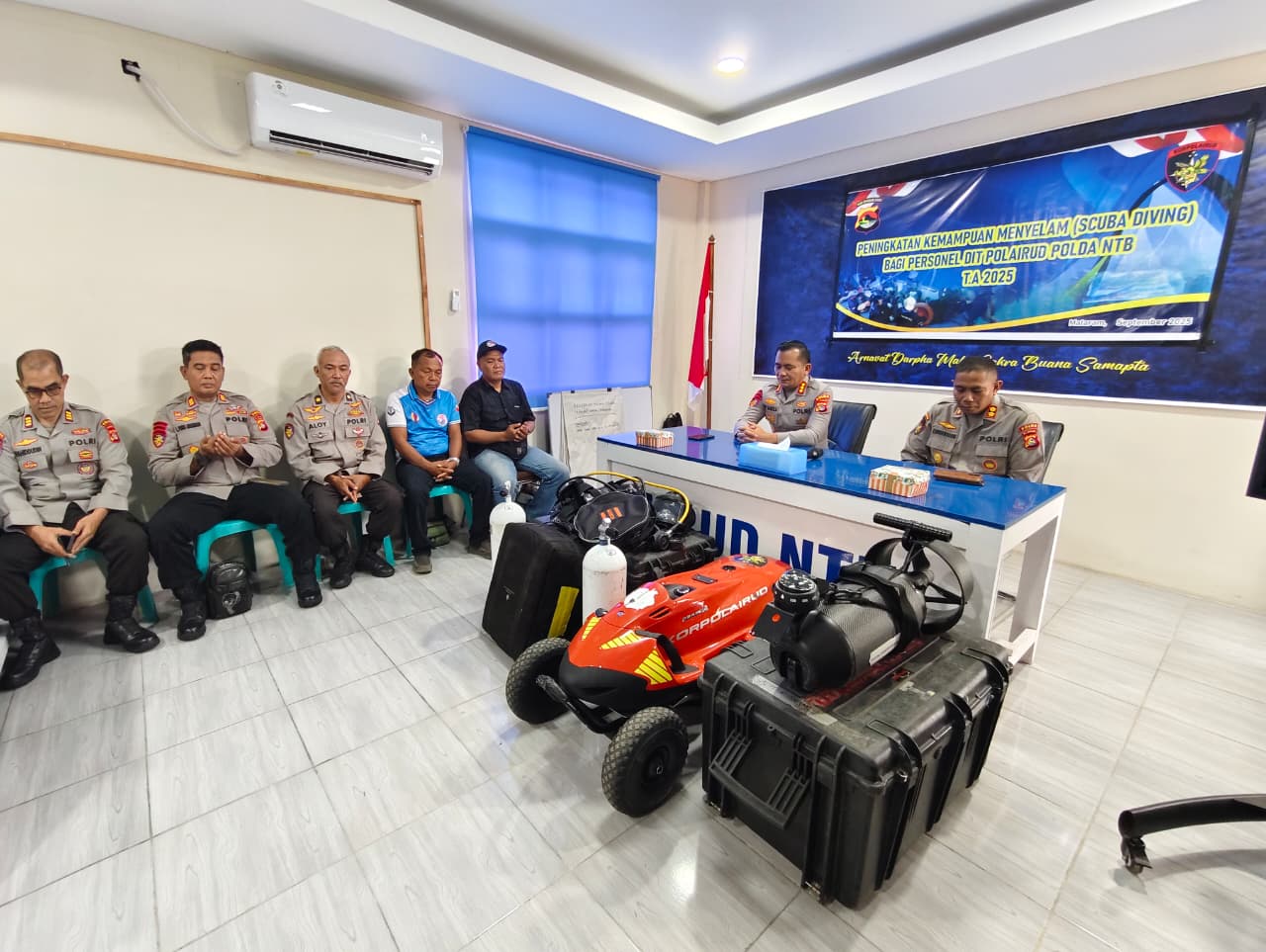 Pembukaan pelatihan peningkatan kemampuan selam oleh Direktur Polairud Polda NTB Kombes Pol Boy Samola, Senin (15/9).