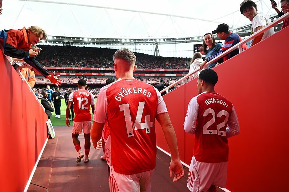 Arsenal kini menempati peringkat dua klasemen sementara Premier League di bawah Liverpool.