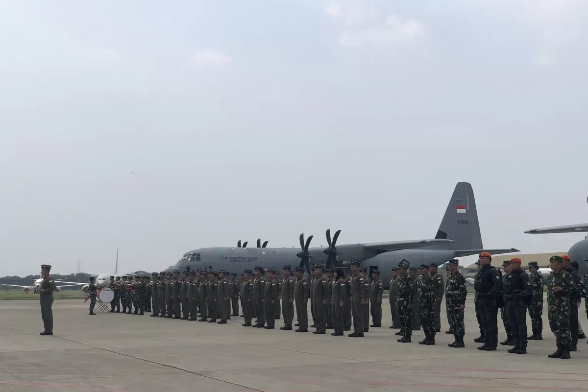 Satgas Garuda Merah Putih II tiba di Lanud TNI AU Halim Perdanakusuma, Jaktim, pada Sabtu (13/9).  (FOTO: JAWAPOS)
