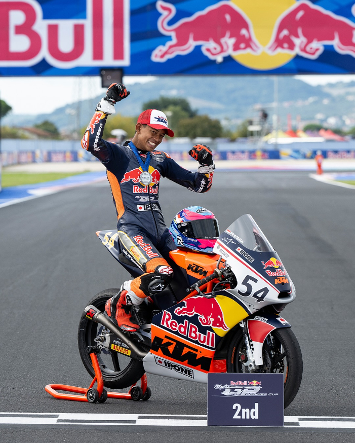 Veda Ega Pratama menjadi runner-up Red Bull Rookies Cup 2025