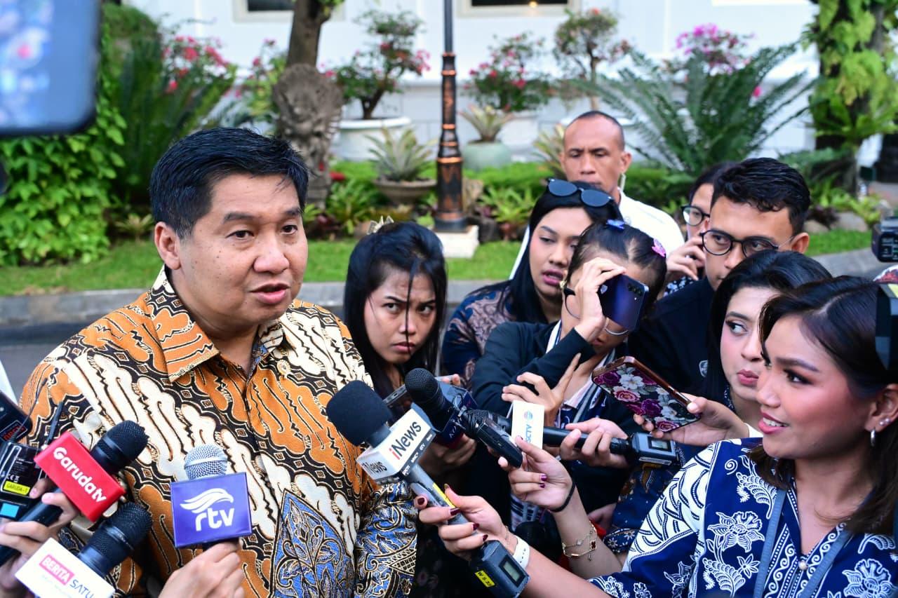 Menteri Perumahan dan Kawasan Permukiman (PKP) Maruarar Sirait saat memberikan keterangan kepada awak media di Istana Merdeka, Jakarta, Senin (15/9).