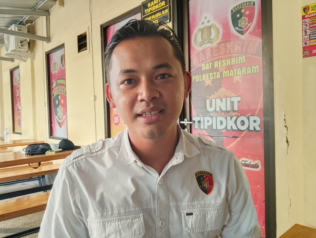 Kasatreskrim Polresta Mataram AKP Regi Halili jelaskan tersangka penggelapan mobil operasional Bawaslu dipanggil polisi.